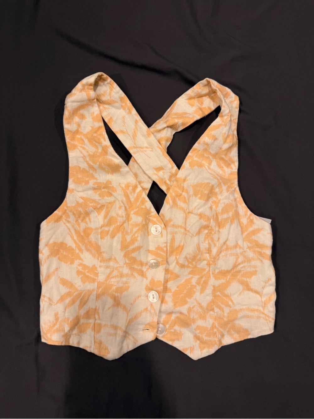 Abercrombie & Fitch Peach and Cream Floral Button-Front Cropped Tank